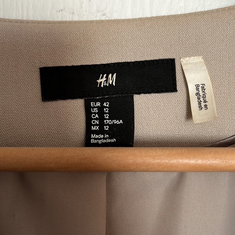 H&M Blazer - Picture 2 of 9